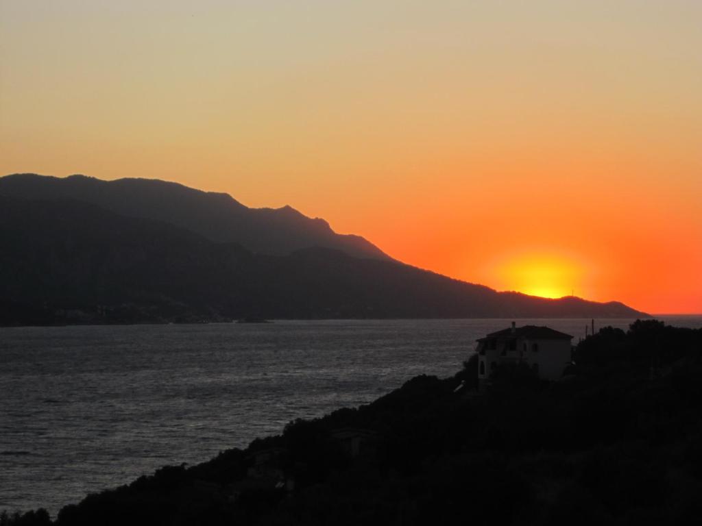 Scorpios Hotel & Suites Samos Town Luaran gambar
